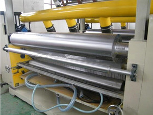Máquina de fabricación de cartón corrugado de una cara con tipo de succión al vacío para materiales de embalaje de plástico y madera - Product Image 2