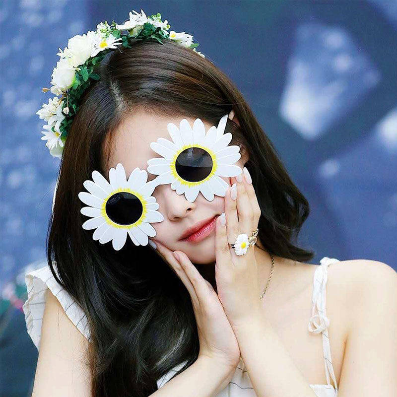 Sunflower white frame gray piece