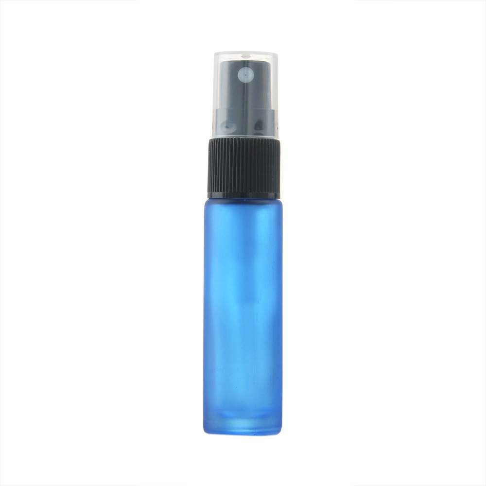 Tappo erogatore a pompa in plastica blu ghiaccio e nero.