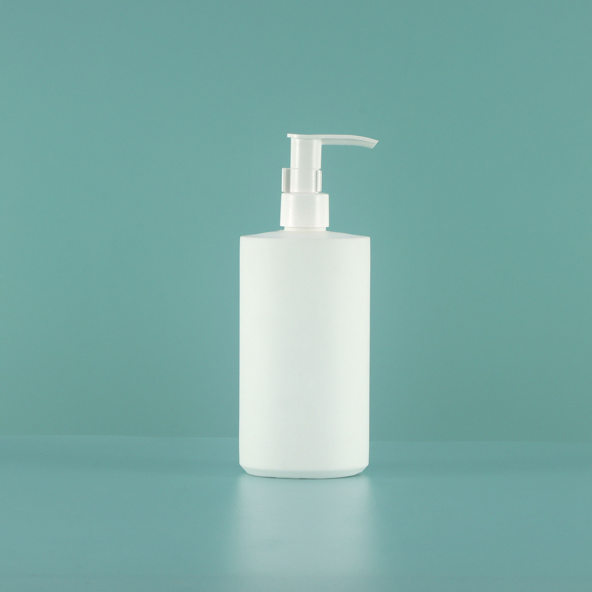 Bouteille blanche Une pompe blanche