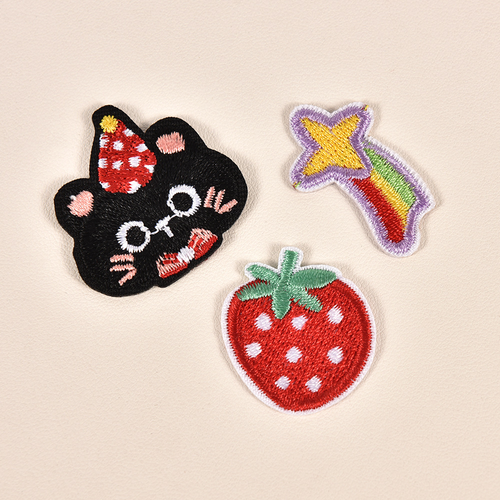 Parche Bordado Gato Negro Fresa Estrella