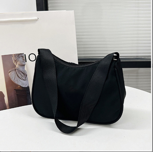 P Familie Klassieke Hobo Onderarmbesnijdenis Pols Originele Nylon Stof Handbill Schoudertas Luxe Damestas - Product Image 1