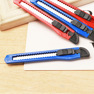 Düşük adedi custom made logo 9mm maket bıçağı geri çekilebilir bıçak kutusu kesici için promosyon hediye sanat bıçaklar ile yapış kapalı kilit bıçak - Product Image 5