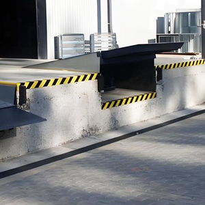 Modern Industrial Design Finished Hydraulic <strong>Dock</strong> <strong>Loading</strong> <strong>Dock</strong> Ramp Steel Door Entry for Efficient <strong>Loading</strong> <strong>Unloading</strong> Goods Ports