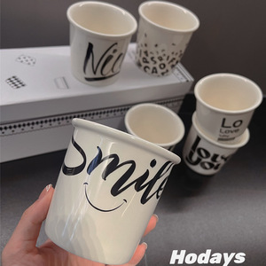Modern stil İngilizce harfler Ins kağıt bardak şekli seramik el hediyeler için kapaklı bardak sevimli kupa Latte bira ve kahve için 3D tasarım