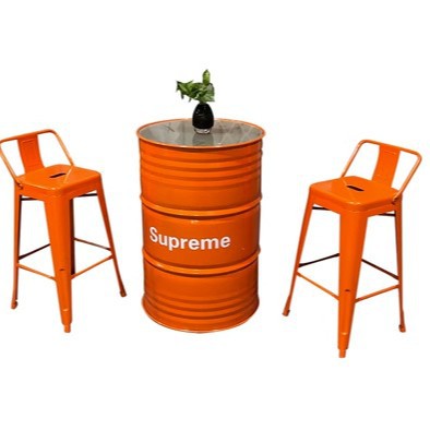 Une table et deux chaises (4)