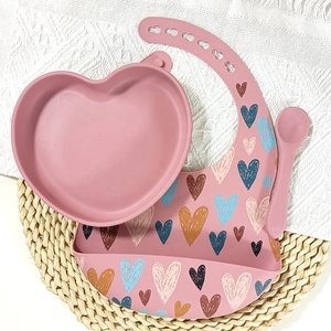 Low MOQ Custom Logo Design Bpa Free Feeding Custom Printed Waterproof Silicon Washable Baby Silicone Bib for Valentine's <strong>Day</strong> - Product Image 1