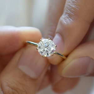 14K Solid Gold 6-Prong Cut Solitaire Moissanite Anel de Noivado 1 CT 2 CT 1.5 CT Anel Dainty Promise para Festas - Product Image 5