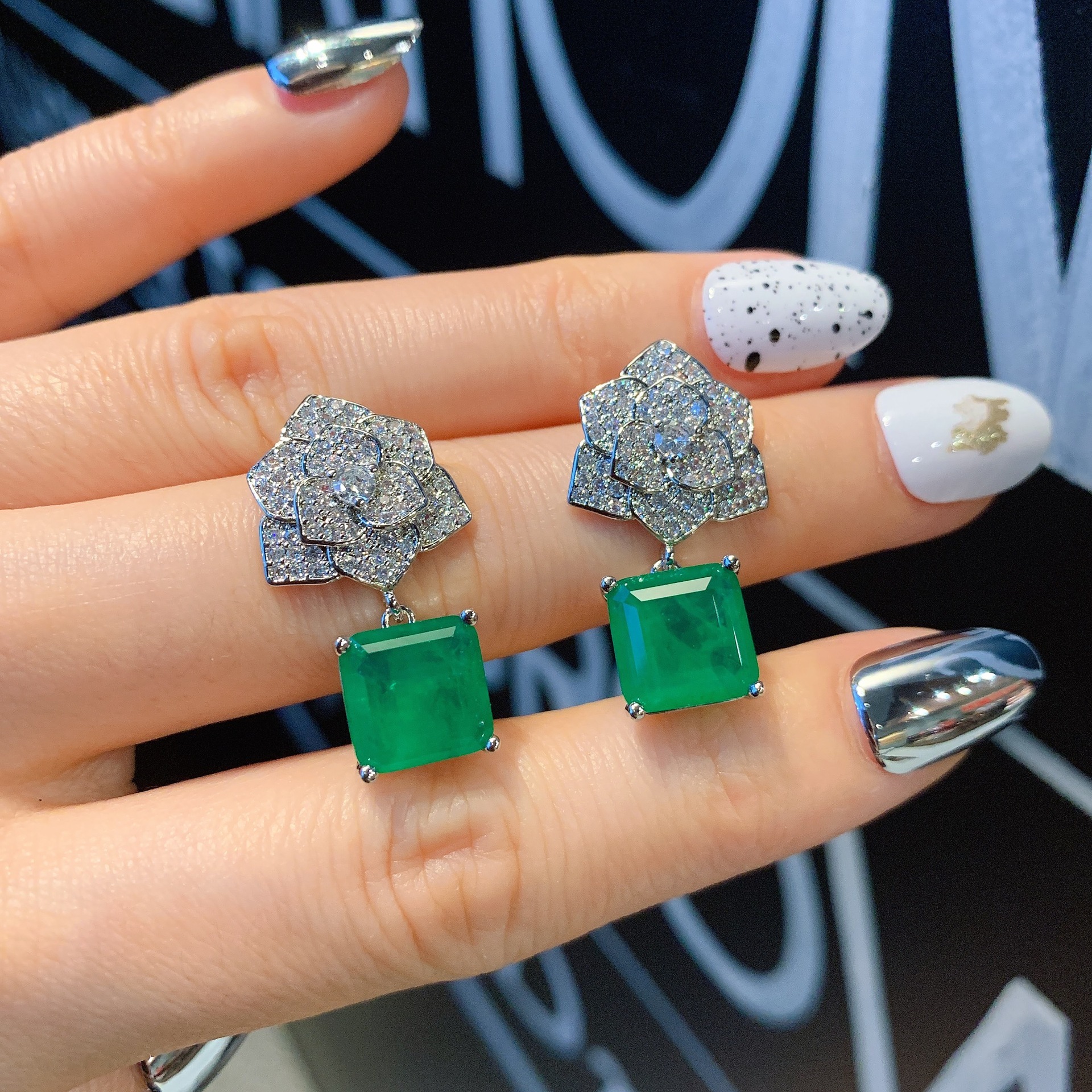 Emerald ear studs