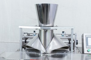 JCL Auto Vffs Vertical Filling Packing Machine Frozen Food Mince Meat Packaging Machine With Multihead Weigher - Product Image 3