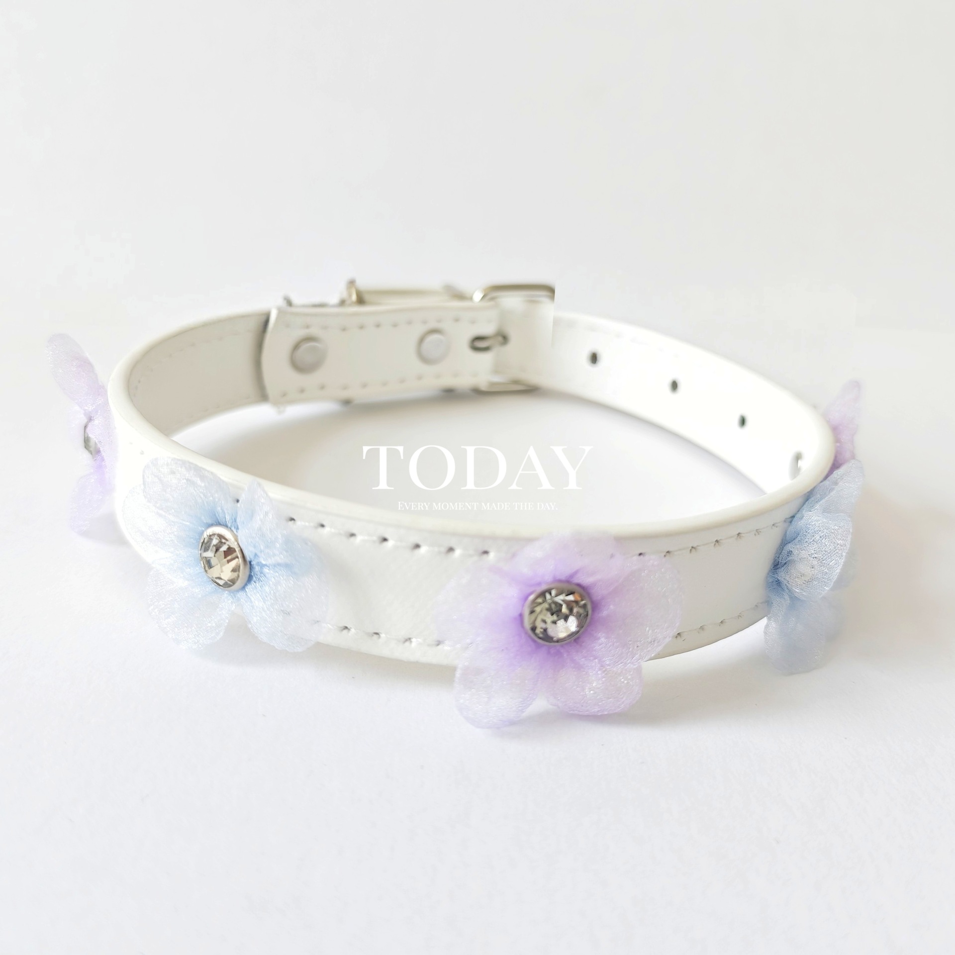 Col simple bleu-violet