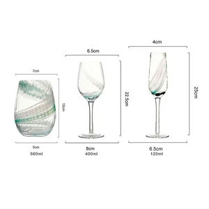 Fabrika toptan Modern stil çizgili Goblets kurşunsuz kristal yapay üflemeli mavi ve beyaz çizgili şarap şampanya kadehi
