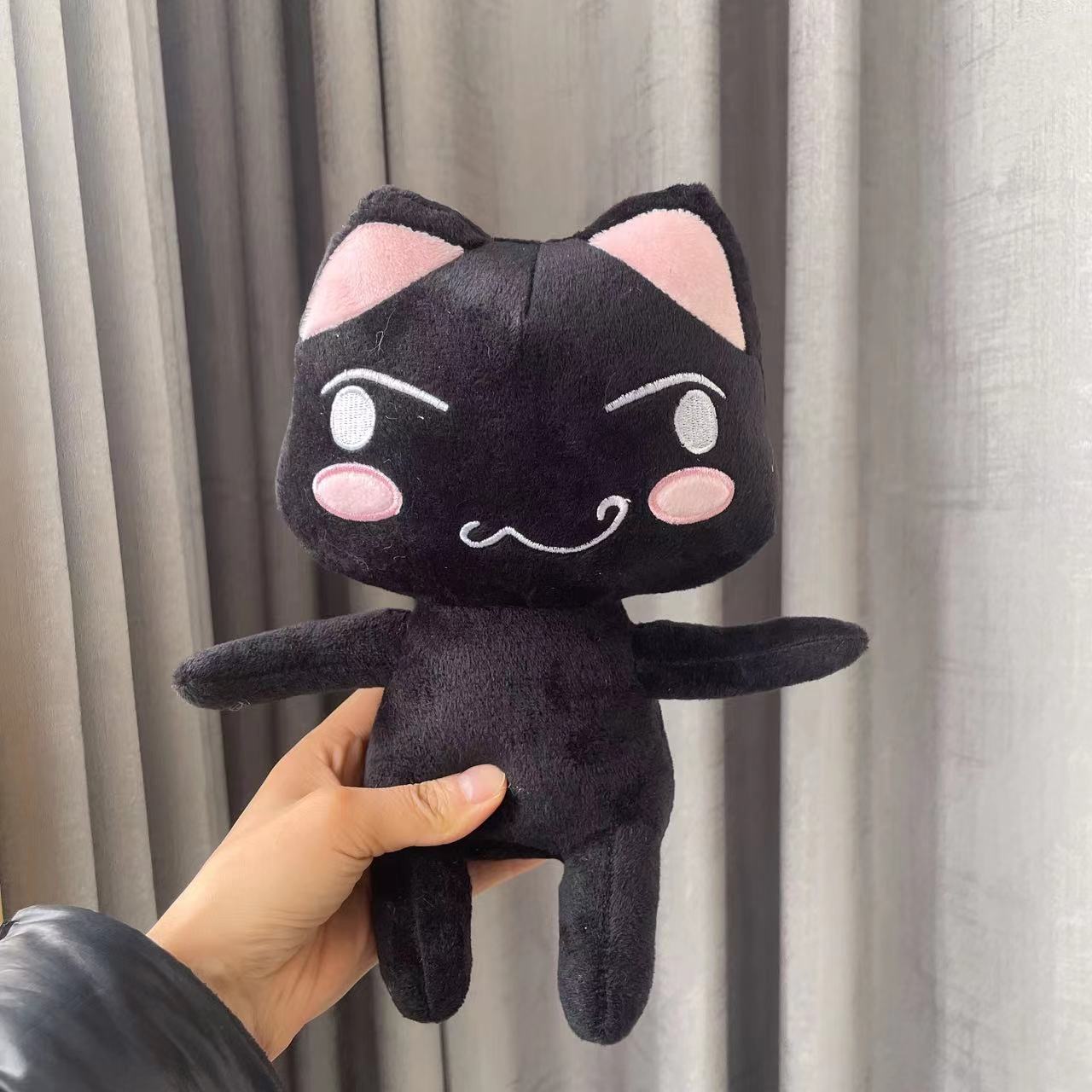 Chat souriant noir