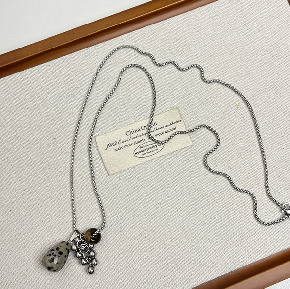 Collier en forme de goutte de raisin en jaspe dalmatien, Style C, Z-66