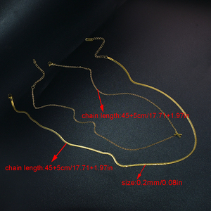 2個入り耐久性のあるステンレス鋼フラットスネークチェーンA-Z付き最初の26文字ペンダントスタッキングチェーンネックレス女性用