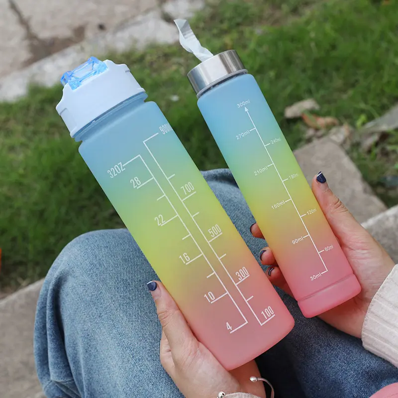 Conjunto de garrafa de água esportiva grande e elegante com marcador de tempo, combo de 3 peças, com gradiente arco-íris de design à prova de vazamentos