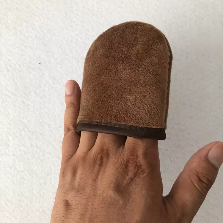 Petit mitt brown