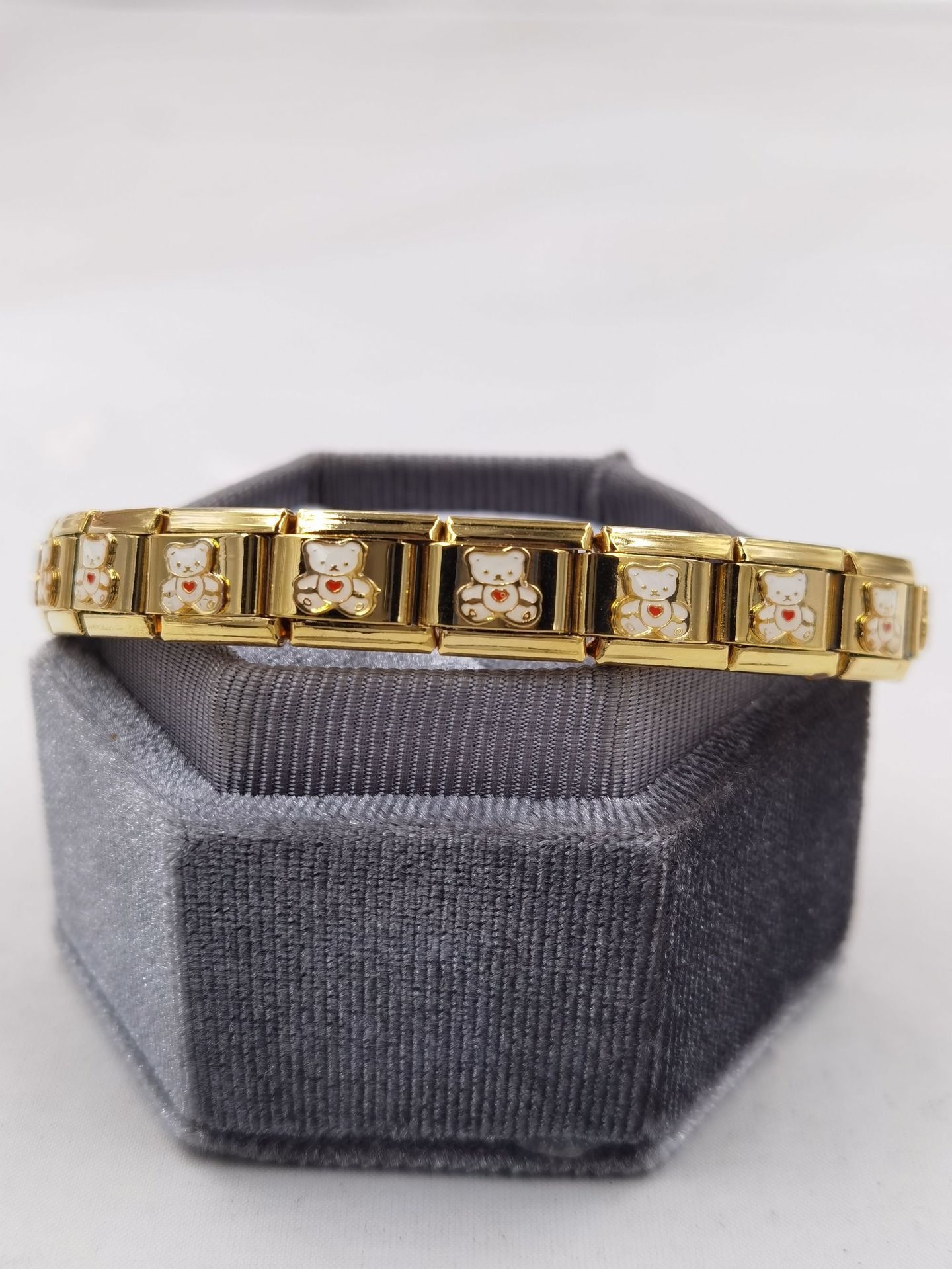 0002 - Oso blanco con borde dorado, 1 sección