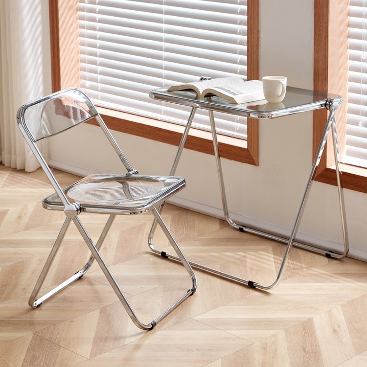 Table + Chaise Grise