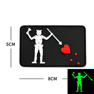 Cướp biển phòng thí nghiệm Giáo sư PVC Silicone mềm keo tinh thần huy hiệu ba-pronged trái tim màu đỏ vá armband tùy chỉnh kích thước khả năng chịu nước - Product Image 4