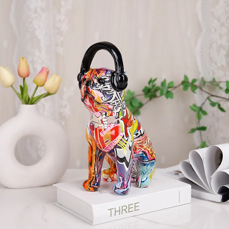 Redeco sıcak satış yaratıcı Trendy renkli köpek süsler ev dekorasyon için sevimli reçine fransız Bulldog heykeli
