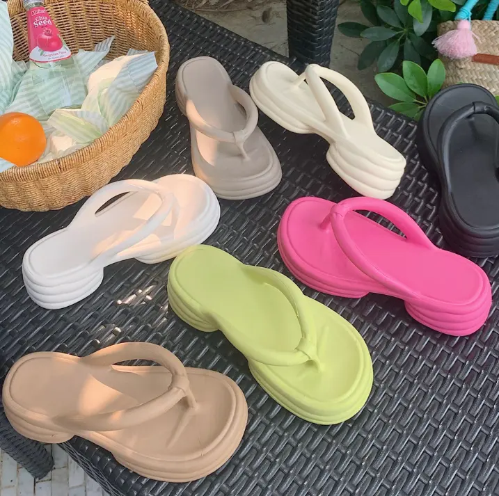 Sapatos de praia femininos de verão 2024, chinelos de praia femininos, sandálias de dedo aberto, novos estilos