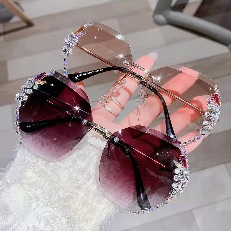 Phụ nữ kính mát Lady Girl Nữ Khuyến mại Nhà cung cấp OEM thiết kế thời trang PC Sun Glasses với logo nhựa kính mát