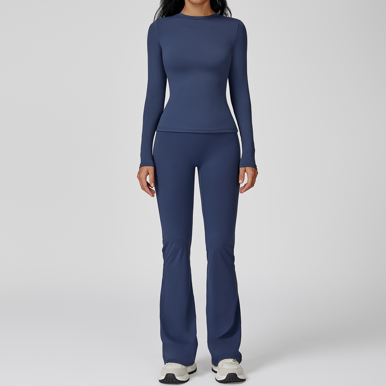 Pantaloni a zampa d'elefante, completi con top a maniche lunghe blu