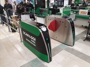 Sistema de Control de acceso con lector de código QR, torniquete de solapa automático, barrera de seguridad con reconocimiento facial - Product Image 5