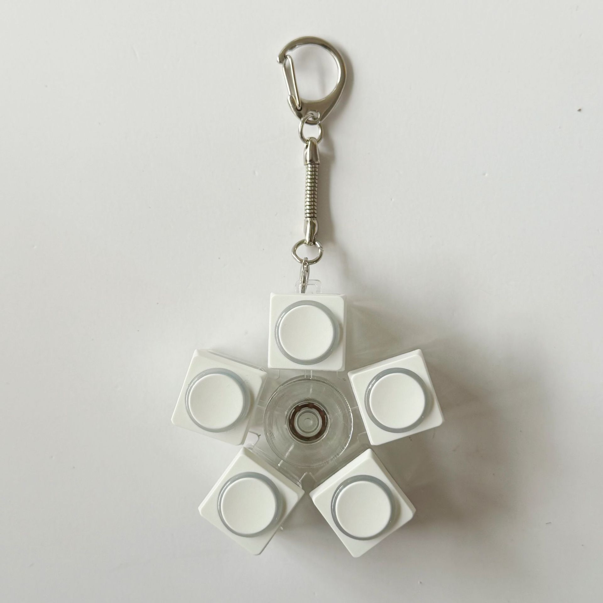 Blue-ringed octopus spinning-button keychain