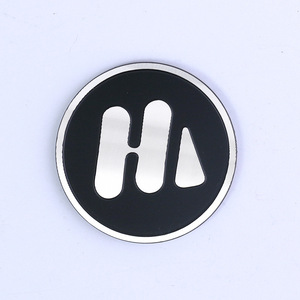 توريد المصنع مباشرة من الفولاذ المقاوم للصدأ والألومنيوم المضادة للتآكل محفورة مطلية بالذهب مخصصة لوحة لافتة معدنية قوانغدونغ دونغقوان - Product Image 2