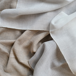 Échantillon de tissu de rideaux et de cantonnières en dentelle à motif floral délicat - Product Image 1