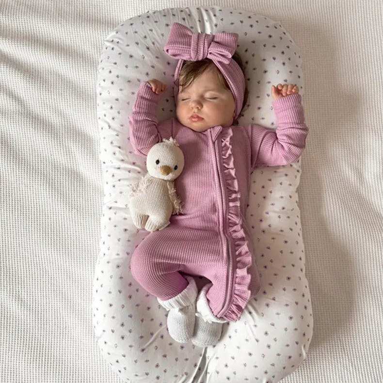 Mono de pie de bebé OEM personalizado de alta calidad boutique pijamas de bebé mono bebé niños y niñas gateando Waffle volante mono