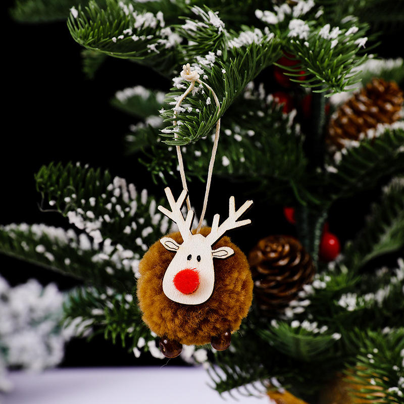 Pendentif cerf en feutre marron