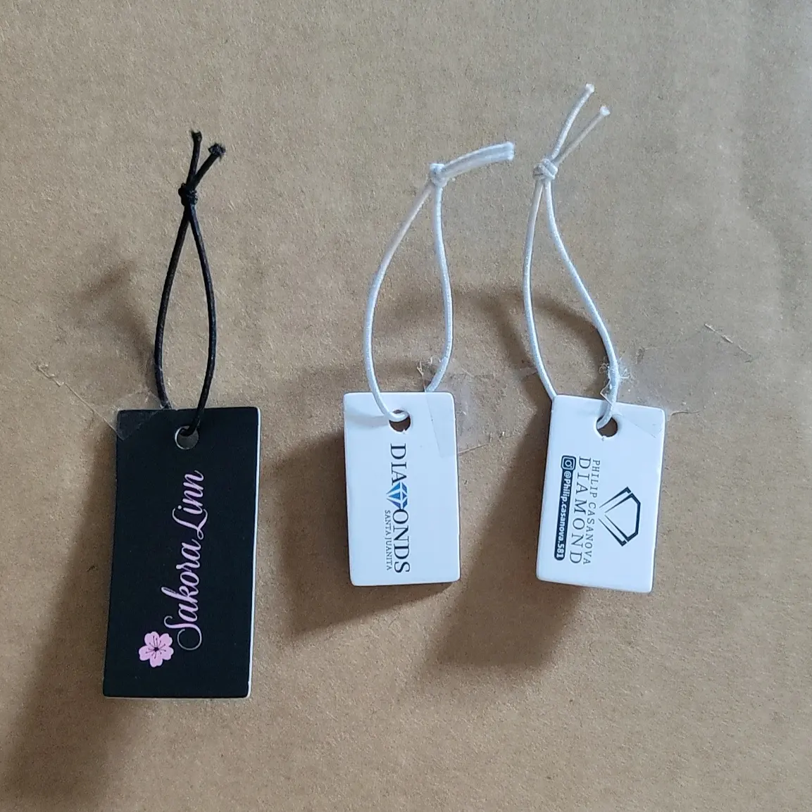 Impressão Jóias Swing Hang Tag Etiqueta de Preço Personalizado Nome Etiqueta para Anel Colar Pulseira Relógios Tags com String Elastic