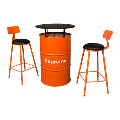 Une table et deux chaises (3)