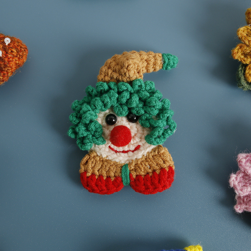 Broche clown aux cheveux verts