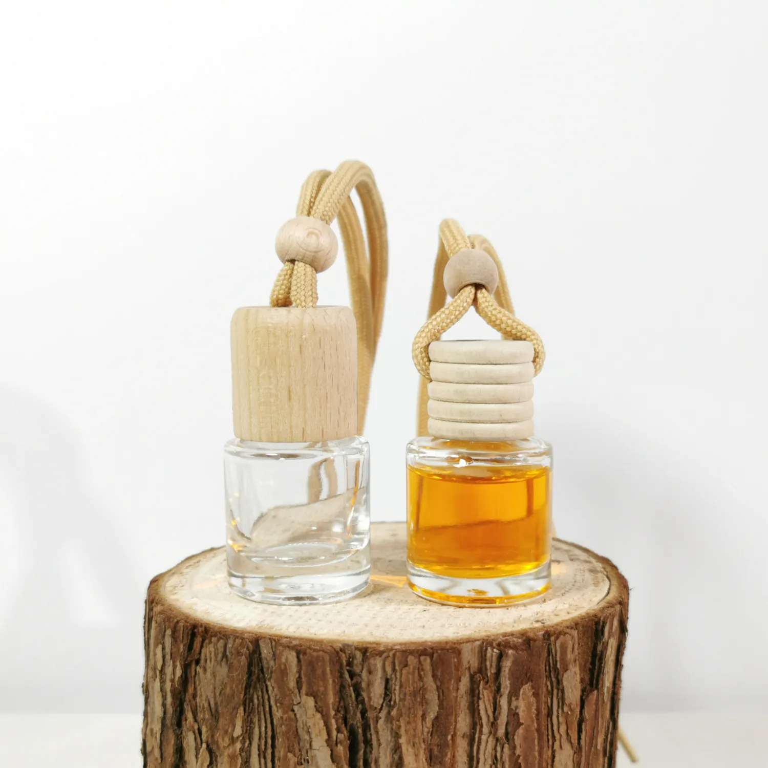 Car Perfume Bottle 8ml Round Hanging Diffuser Car Perfume Essential Oil Glass Bottle Car Air Freshener with wood lid