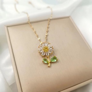 Klasik romantik beyaz çiçek kolye şık ve güzel küçük krizantem yönlü klavikula zinciri hediye - Product Image 3