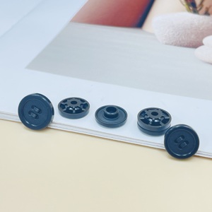 Botón a presión de plástico resistente a altas temperaturas respetuoso con el medio ambiente Colores personalizados Instalación instantánea sin pérdida - Product Image 1