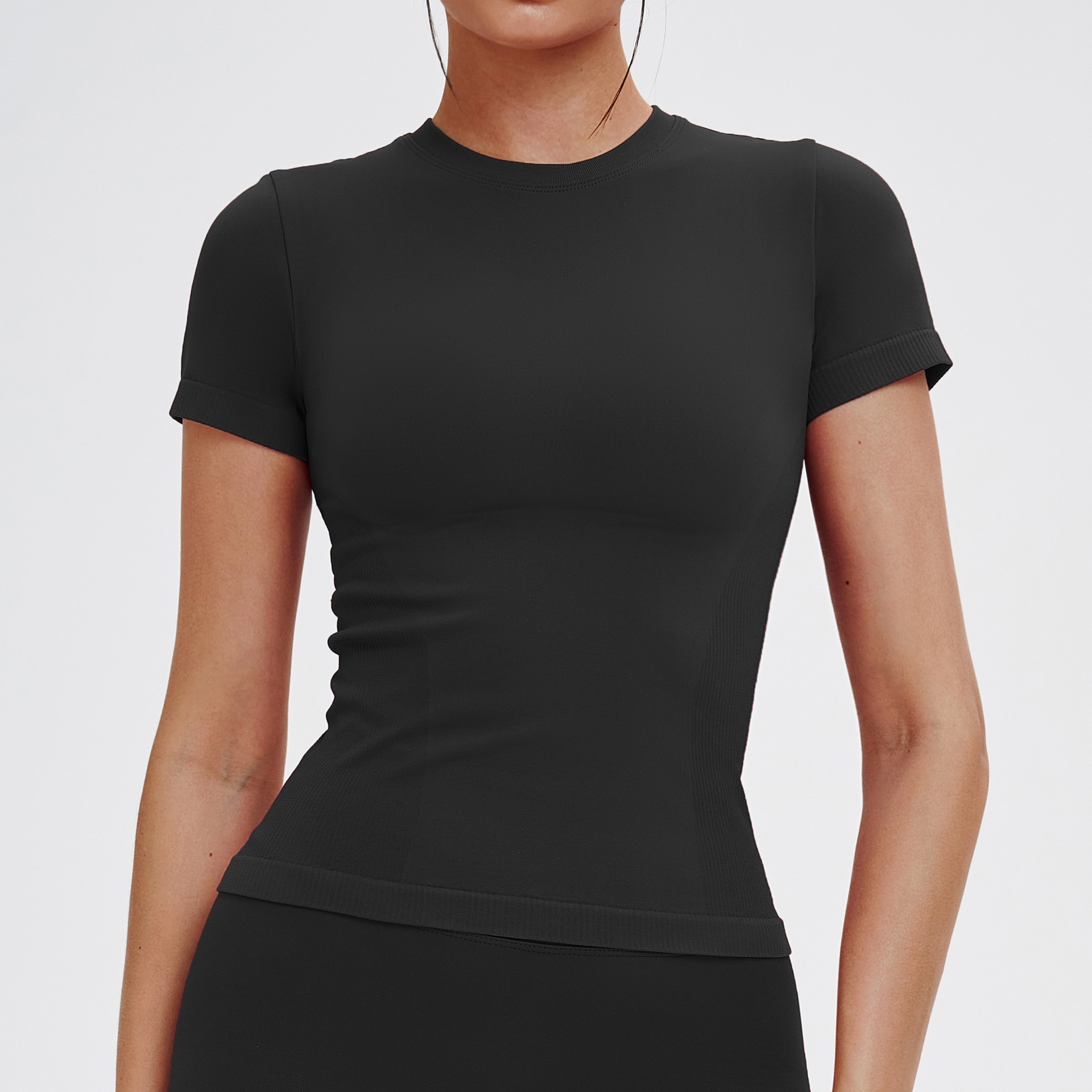 เสื้อยืดสีดำ