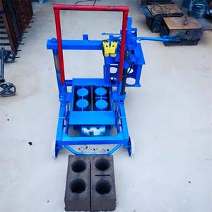 Máquina de fabricación de ladrillos pequeños hidráulica automática, máquina de bloques de cemento de pavimentación entrelazada a la venta - Product Image 3