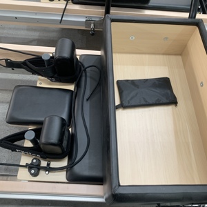 Cama de madera para reformador de Pilates para flexibilidad de estabilidad central y entrenamiento de fuerza en programas de rehabilitación y acondicionamiento físico - Product Image 3