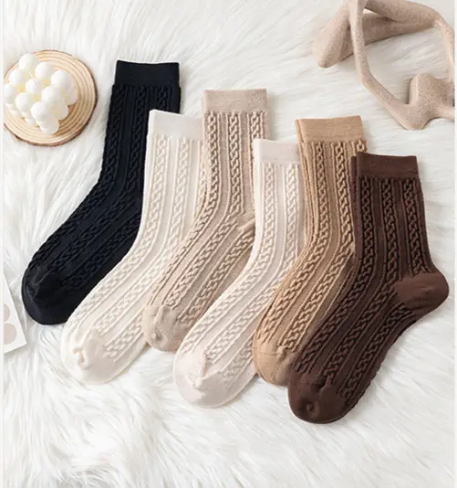 Hete Verkoop Mode Custom Katoen Vrouwen Sokken Dubbele Naald Winter Warm Schattig Patroon School Sokken Custom Hoge Kwaliteit Sokken