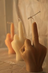 Творческий уникальный странный жест презрения средний палец в форме соевого воска ароматические свечи ароматизированные свечи оптом - Product Image 4