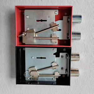 キーロック内蔵の小型機械室金庫