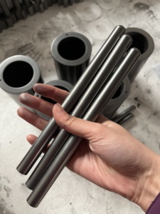 用于珠宝和金银熔炉的高纯等静压石墨坩埚 - Product Image 4