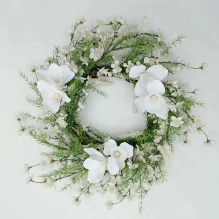 Весенний Вишневый венок украшает белую вишню