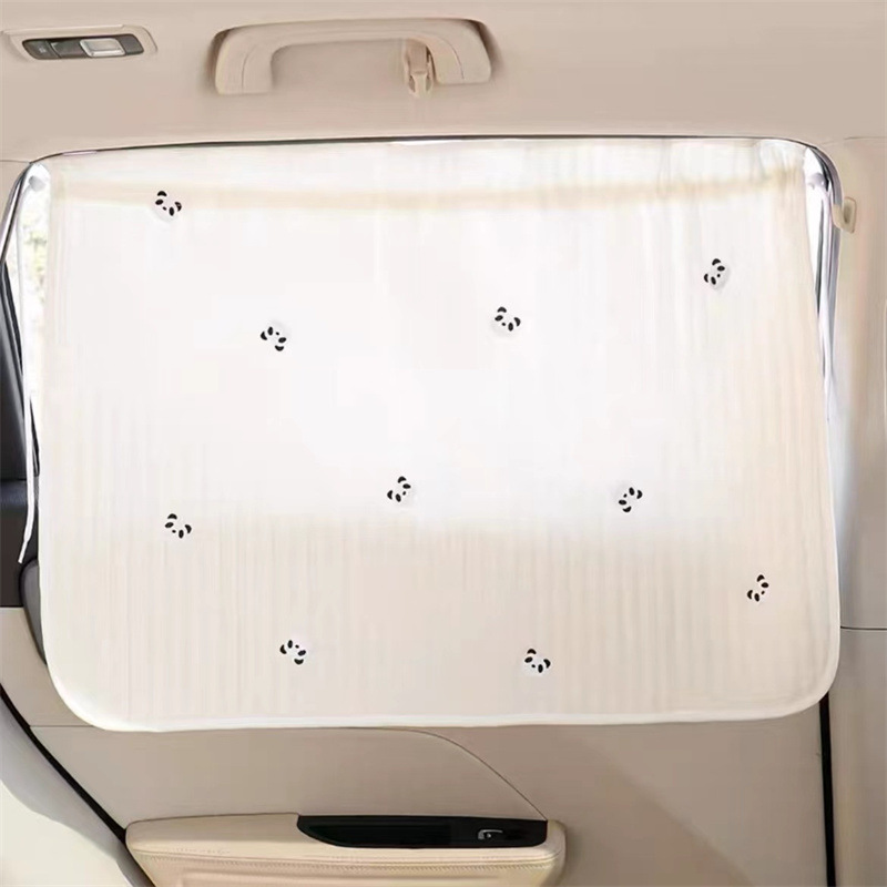Cortinas acolchadas y bordadas con diseño de panda.