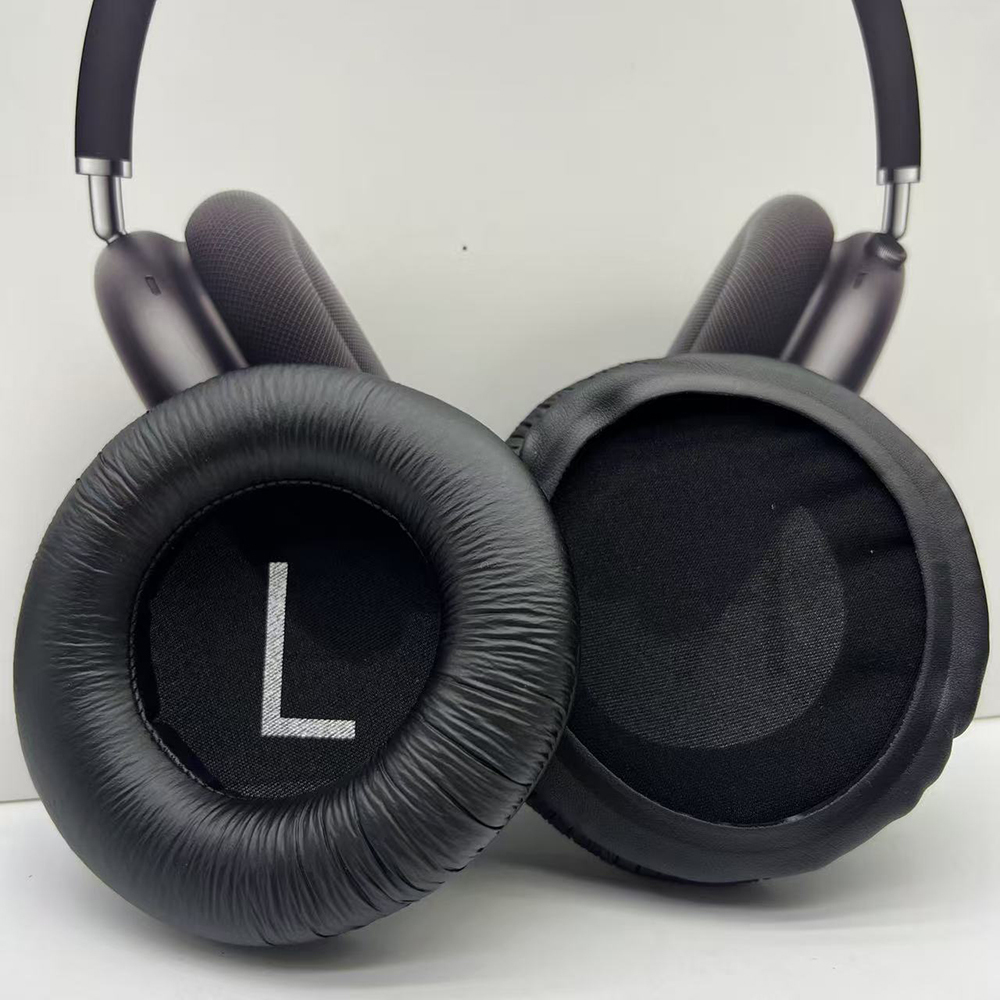 Almohadilla para auriculares de cuero proteico blanco y negro con textura arrugada.
